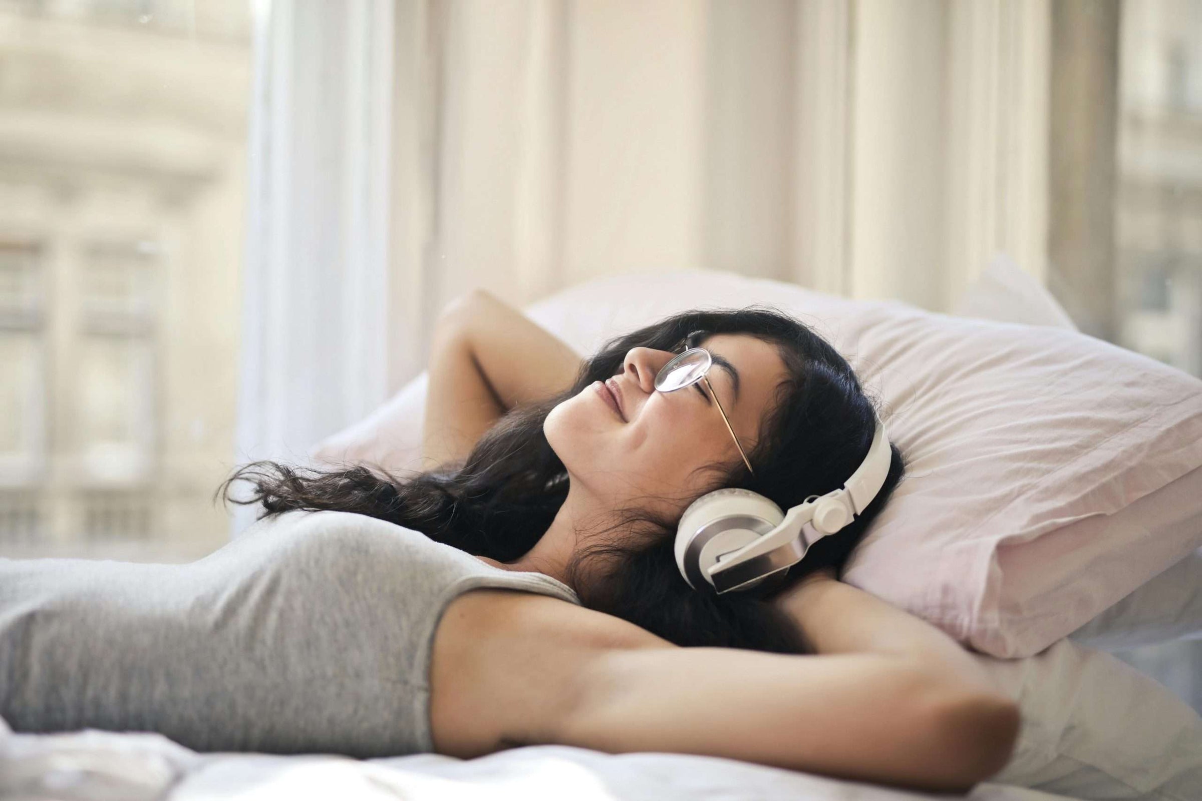 Comment fixer une tête de lit sur un sommier ? Les étapes clés !