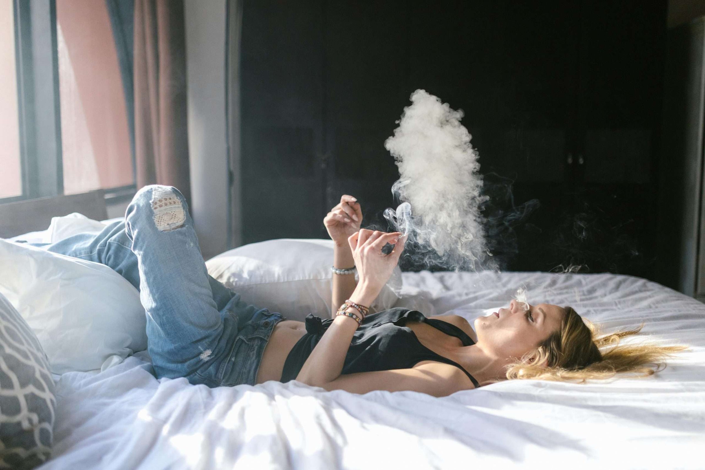 Fumer avant de dormir : pourquoi devriez-vous éviter ?