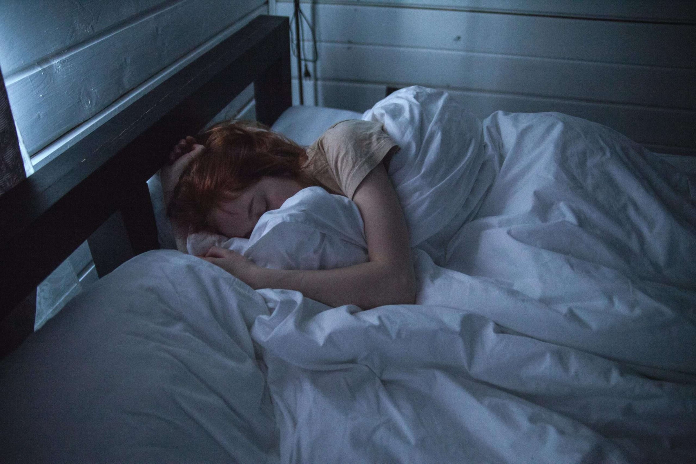 Pourquoi transpirez-vous la nuit même lorsqu’il fait froid ?